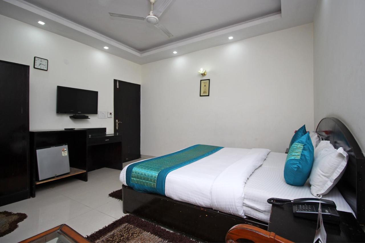 Hotel Oyo Ashoka International Near Gurudwara Shri Bangla Sahib Nové Dillí Exteriér fotografie
